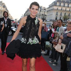 Carlota Casiraghi llegando a la Ópera de París