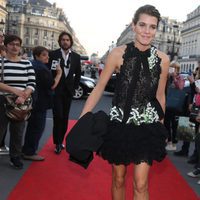 Carlota Casiraghi llegando a la Ópera de París