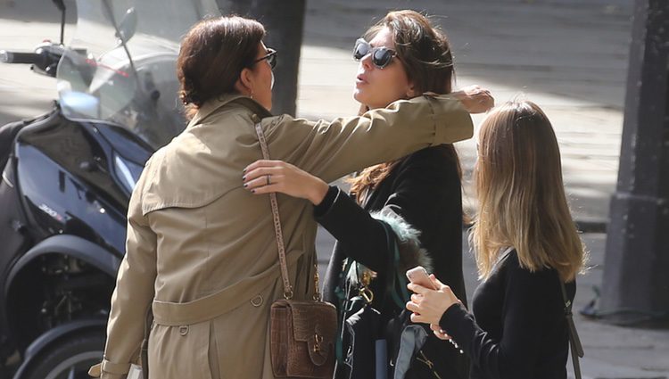 Carolina de Mónaco y Carlota Casiraghi se despiden frente a Alexandra de Hannover tras comer juntas