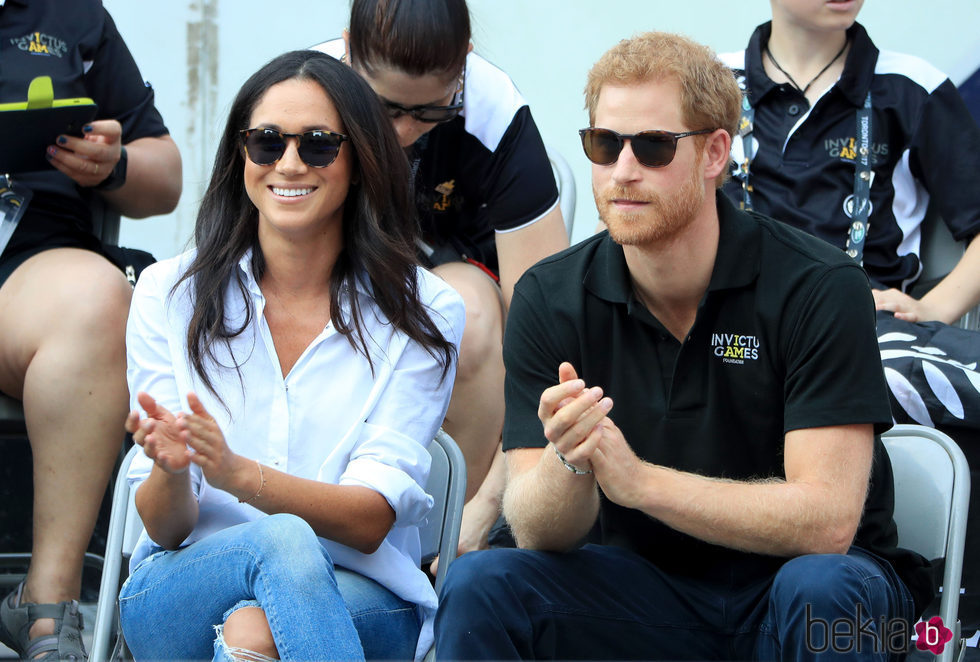 El Príncipe Harry y Meghan Markle aplauden en los Invictus Games de Toronto