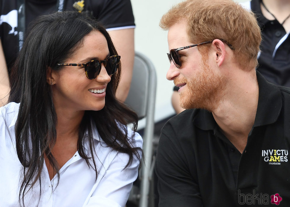 El Príncipe Harry y Meghan Markle se dedican una tierna mirada en los Invictus Games de Toronto