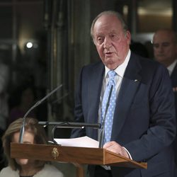 El Rey Juan Carlos da un discurso en la cena por el 40 aniversario del Círculo de Empresarios