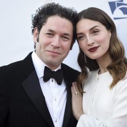 María Valverde y Gustavo Dudamel, muy enamorados en la gala inaugural de la Filarmónica de Los Angeles