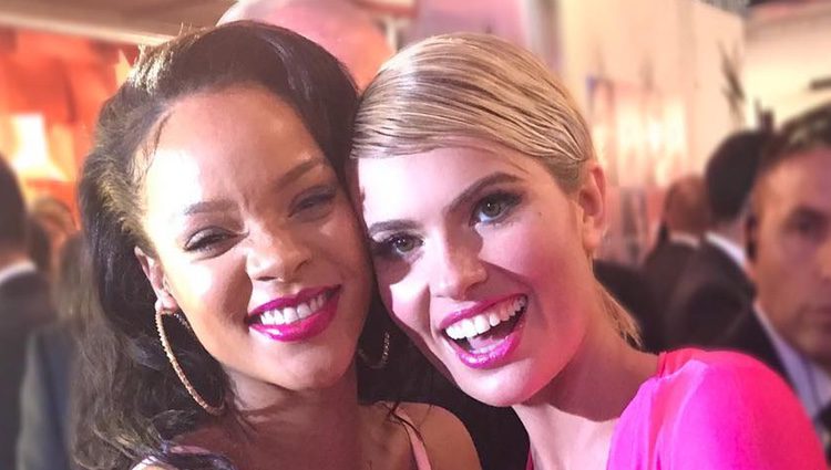 Adriana Abenia y Rihanna en una fiesta de Sephora