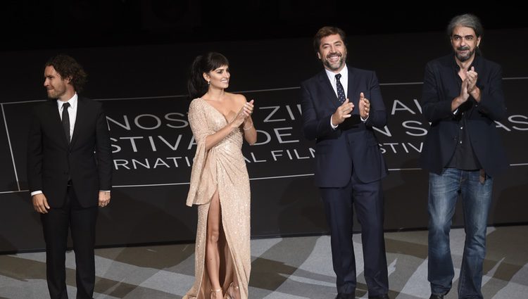 Penelope Cruz, Javier Bardem y todo el equipo de 'Loving Pablo' en San Sebastián