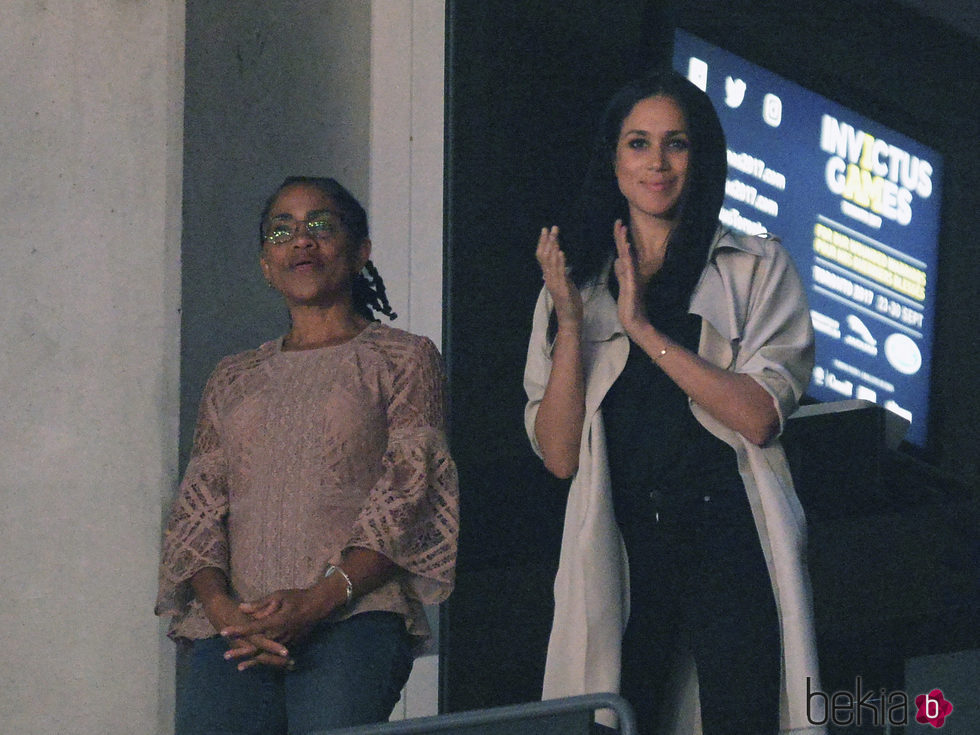 Meghan Markle con su madre Doria Ragland en la clausura de los Invictus Games de Toronto