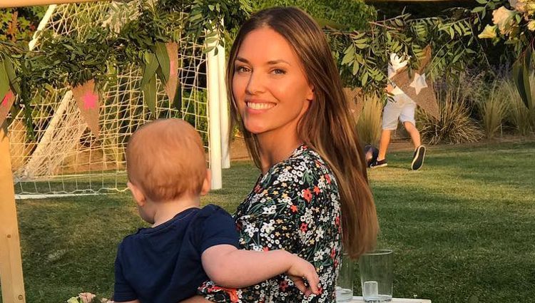 Helen Lindes y su hijo Alan en la fiesta de cumpleaños de Francesca Simeone