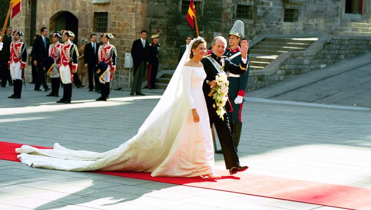 La Infanta Cristina llega a su boda con Iñaki Urdangarin junto al Rey Juan Carlos