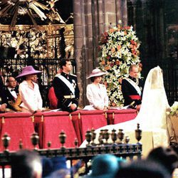 La Familia Real en la boda de la Infanta Cristina e Iñaki Urdangarin en la Catedral de Barcelona