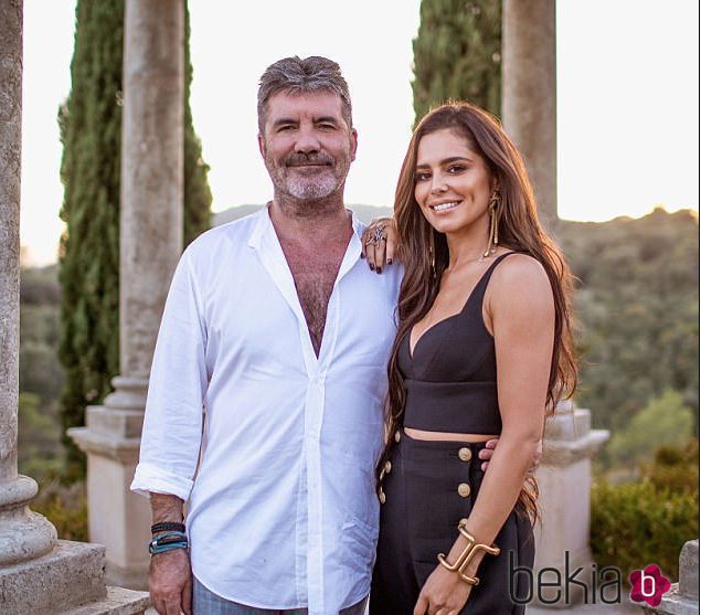 Cheryl Cole junto a Simon Cowell