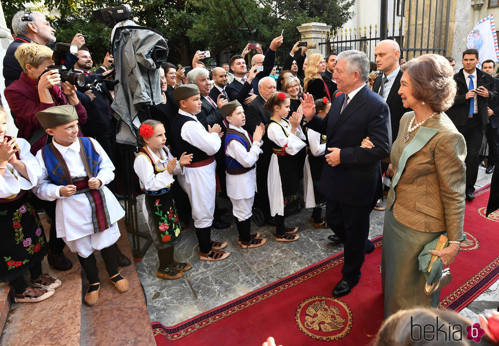 Alejandro de Serbia y la Reina Sofía en la boda de Felipe de Serbia y Danica Marinkovic