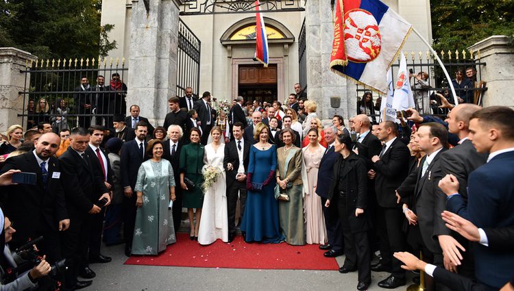 La Reina Sofía, Victoria de Suecia con los novios y otros invitados en la boda de Felipe de Serbia y Danica Marinkovic