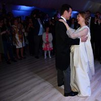 Felipe de Serbia y Danica Marinkovic bailando en su boda