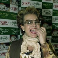 Carmen Sevilla comiendo