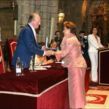 Carmen Sevilla recibe la Medalla de Oro al Mérito en las Bellas Artes de manos del Rey Juan Carlos