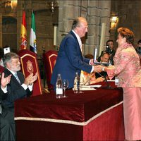 Carmen Sevilla recibe la Medalla de Oro al Mérito en las Bellas Artes de manos del Rey Juan Carlos