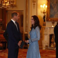 Kate Middleton presume de embarazo junto al Príncipe Guillermo en el Día Mundial de la Salud Mental