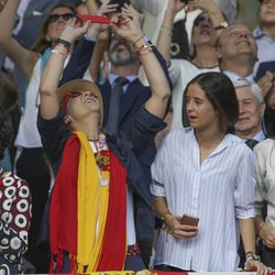 La Infanta Elena hace fotos junto a Victoria de Marichalar en el Día de la Hispanidad 2017