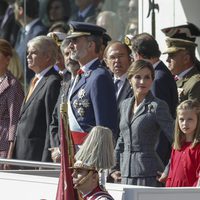 Los Reyes Felipe y Letizia y sus hijas Leonor y Sofía en el Día de la Hispanidad 2017