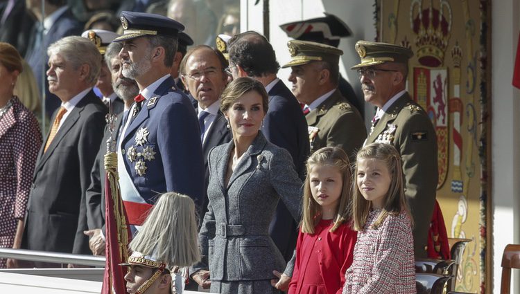 Los Reyes Felipe y Letizia y sus hijas Leonor y Sofía en el Día de la Hispanidad 2017