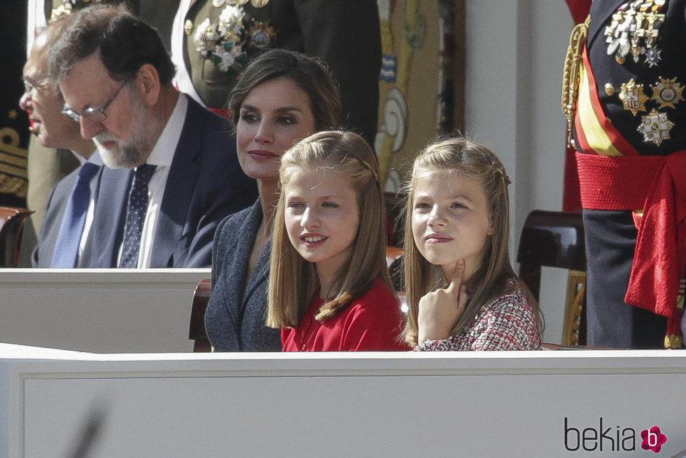 La Princesa Leonor y la Infanta Sofía en el Día de la Hispanidad 2017