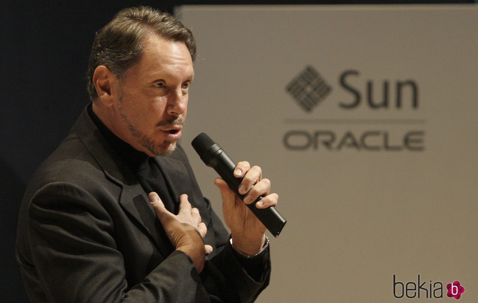 Larry Ellison, dueño de Oracle, en una de sus afamadas conferencias