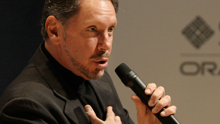 Larry Ellison, dueño de Oracle, en una de sus afamadas conferencias