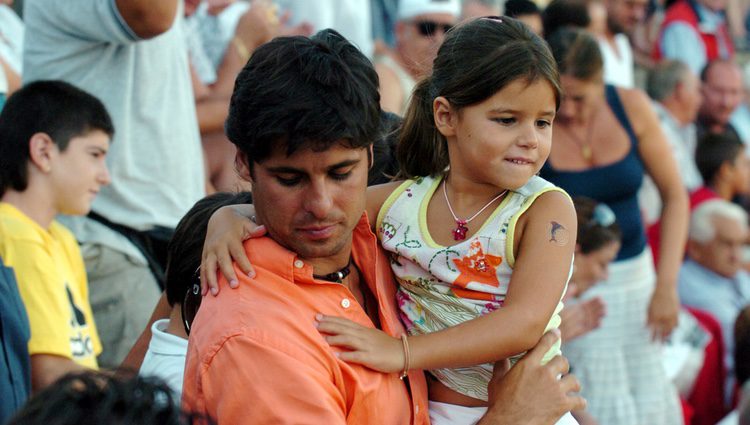 Cayetana Rivera con su padre Fran Rivera cuando era una niña