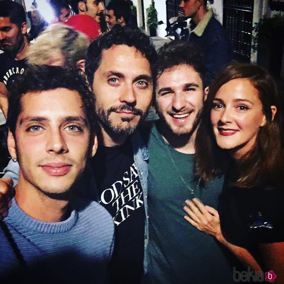 David Castillo celebrando su 25 cumpleaños con Eduardo Casanova, Ana Polvorosa y Paco León