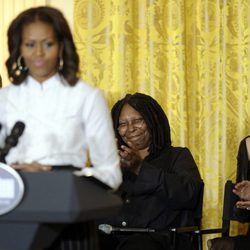 Michelle Obama en la Casa Blanca junto a Harvey Weinstein, Whoopi Goldberg y Blake Lively