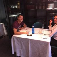 Cristiano Ronaldo y Georgina Rodríguez comiendo en Tatel