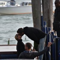 Scott Disick y Sofia Richie montan en barca en Venecia