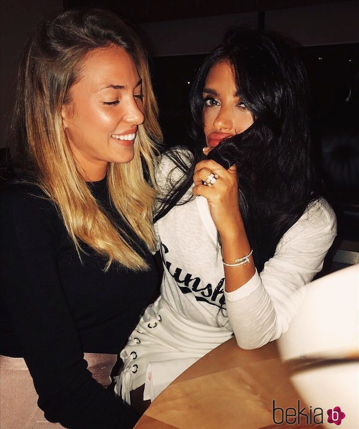 Alice Campello y Daniella Semaan disfrutando de una cena en Londres