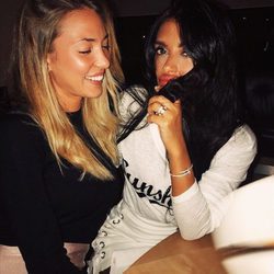 Alice Campello y Daniella Semaan disfrutando de una cena en Londres