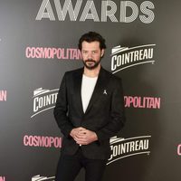 Álvaro Morte en los Premios Cosmopolitan 2017