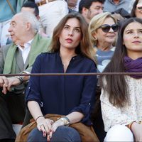 Cayetana Rivera con Lourdes Montes en una corrida de toros