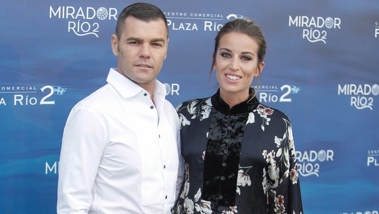 Fonsi Nieto y Marta Castro en la inauguración de un centro comercial