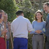 Los Reyes Felipe y Letizia saludando a los pastores de Poreñu, Pueblo Ejemplar de Asturias 2017