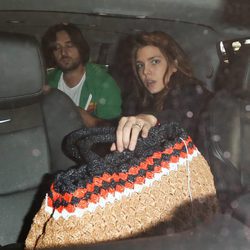 Carlota Casiraghi y Dimitri Rassam subidos a un coche en el aeropuerto de Los Angeles