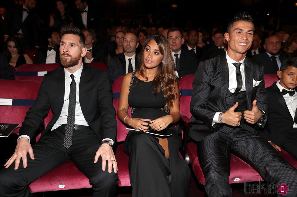 Leo Messi, Antonella Roccuzzo y Cristiano Ronaldo en la gala de los Premios The Best Fifa 2017