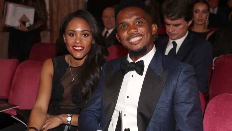 Samuel Eto'o y Alex Scott en la gala de los Premios The Best Fifa 2017