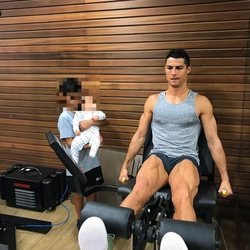 Cristiano Ronaldo entrenando al lado de Cristiano Ronaldo Junior y Mateo