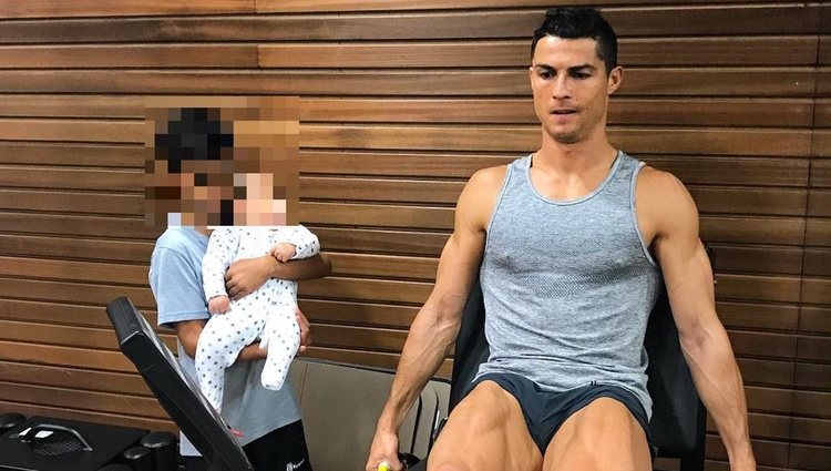 Cristiano Ronaldo entrenando al lado de Cristiano Ronaldo Junior y Mateo