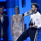 Prince Royce con su premio en los Latin American Music Awards 2017