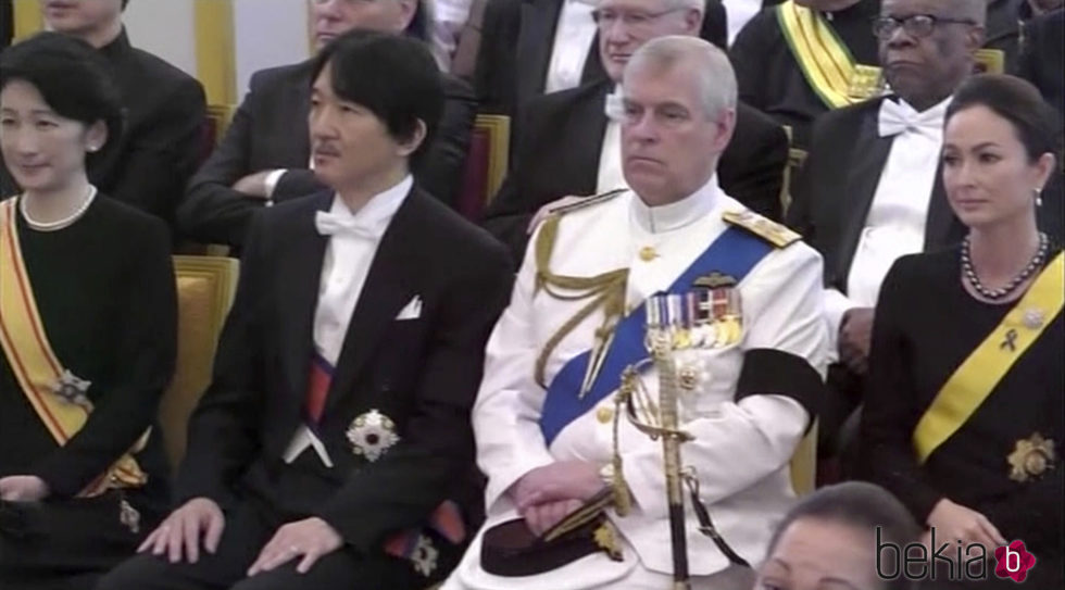 El Duque de York junto a Akishino y Kiko de Japón en el funeral de Bhumibol de Tailandia