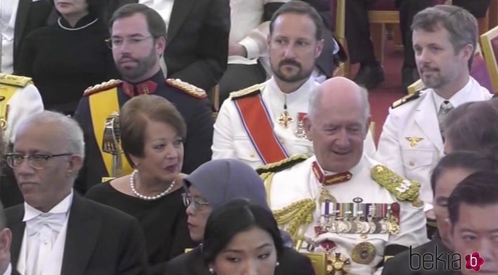 Guillermo de Luxemburgo, Haakon de Noruega y Federico de Dinamarca en el funeral de Bhumibol de Tailandia