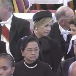 Matilde de Bélgica, Máxima de Holanda y Silvia de Suecia en el funeral de Bhumibol de Tailandia