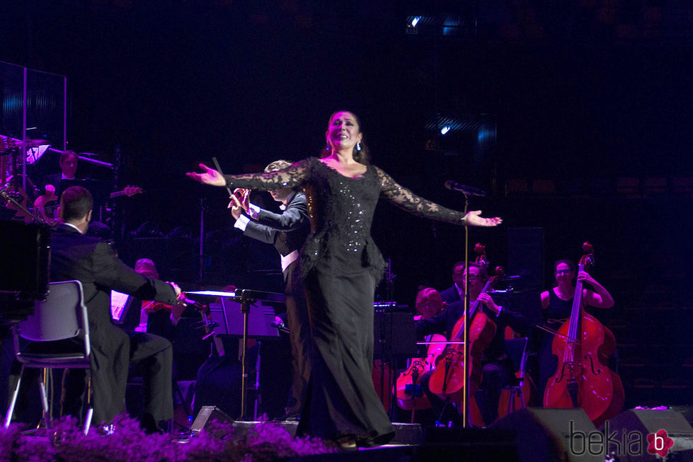 Isabel Pantoja ofreciendo un concierto en Bilbao