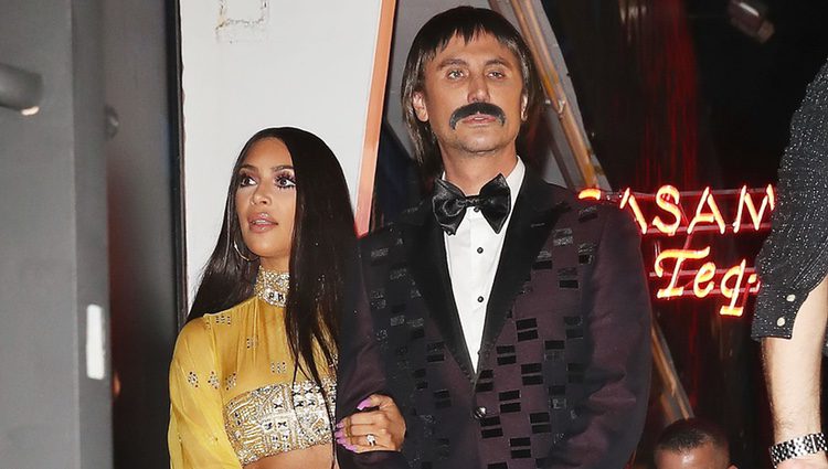 Kim Kardashian y Jonathan Cheban en la fiesta de Halloween 2017