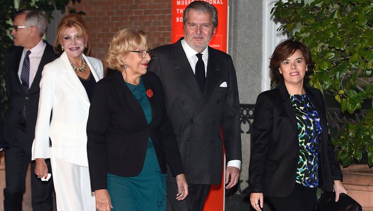 Tita Cervera, Íñigo Méndez de Vigo, Manuela Carmena y Soraya Sáenz de Santamaría en el 25 aniversario del Museo Thyssen